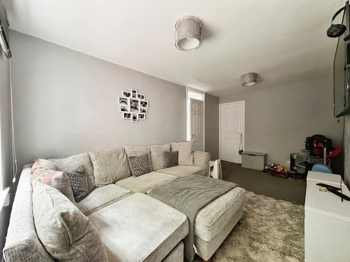 1 bedroom apartment for sale in Leeds, United Kingdom - Image 3