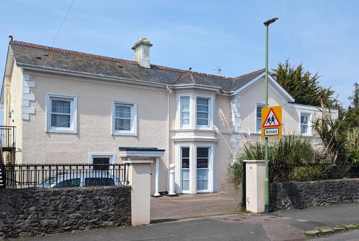 2 bedrooms apartment for sale in Torquay, United Kingdom - Image 3