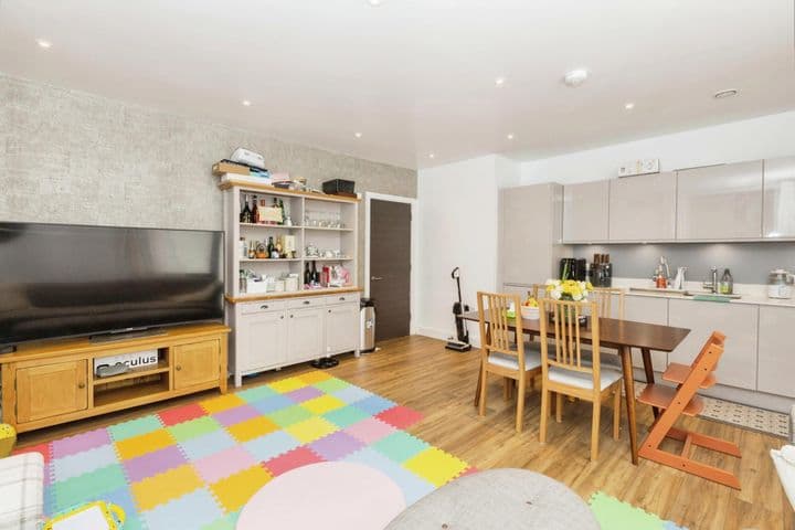 2 bedrooms apartment for sale in London, United Kingdom - Image 5