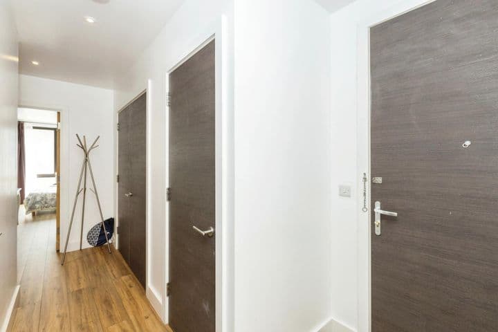 2 bedrooms apartment for sale in London, United Kingdom - Image 9