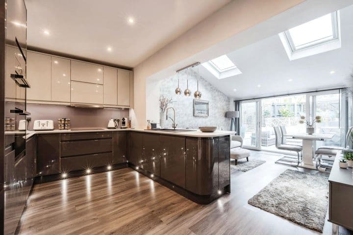 4 bedrooms house for sale in Kendal, United Kingdom - Image 2