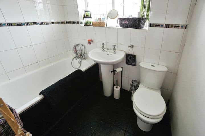 3 bedrooms house for sale in Willenhall, United Kingdom - Image 4