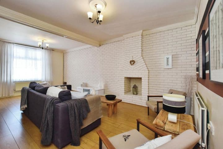 3 bedrooms house for sale in Tonypandy, United Kingdom - Image 3