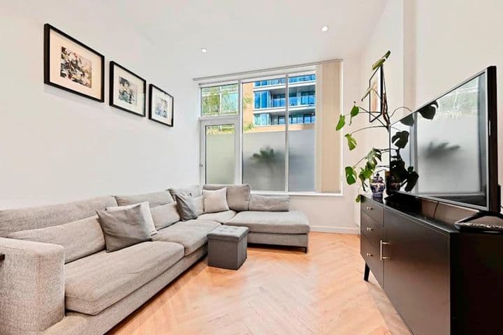 1 bedroom apartment for sale in London, United Kingdom - Image 3