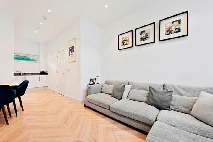 1 bedroom apartment for sale in London, United Kingdom - Image 4