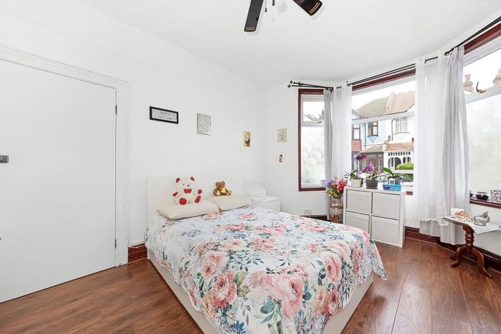 2 bedrooms apartment for sale in Thornton Heath, United Kingdom - Image 11