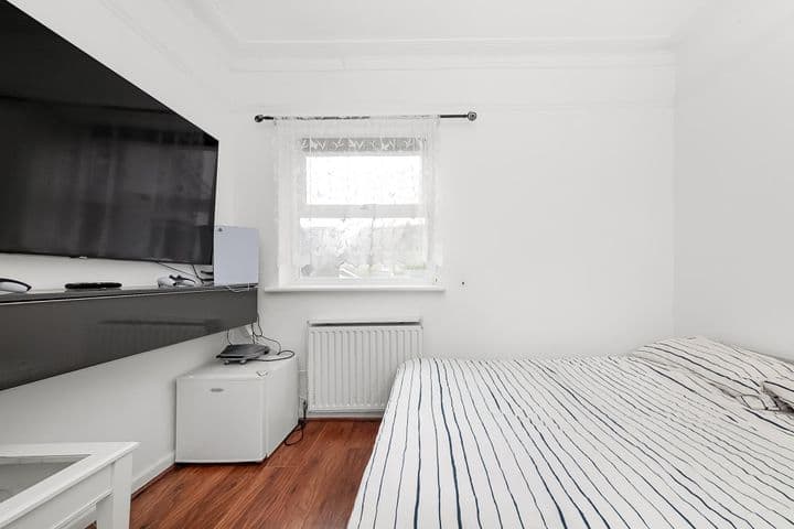 2 bedrooms apartment for sale in Thornton Heath, United Kingdom - Image 12