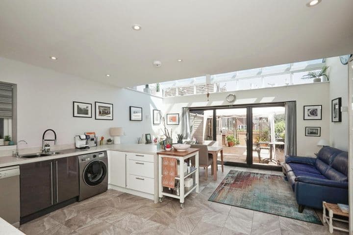 3 bedrooms house for sale in Ashford, United Kingdom - Image 2