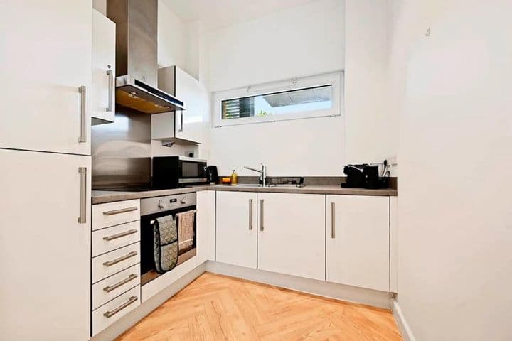 1 bedroom apartment for sale in London, United Kingdom - Image 8