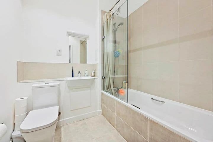 1 bedroom apartment for sale in London, United Kingdom - Image 7