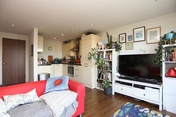 2 bedrooms apartment for sale in London, United Kingdom - Image 4