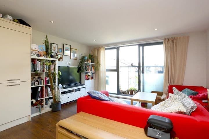 2 bedrooms apartment for sale in London, United Kingdom - Image 3