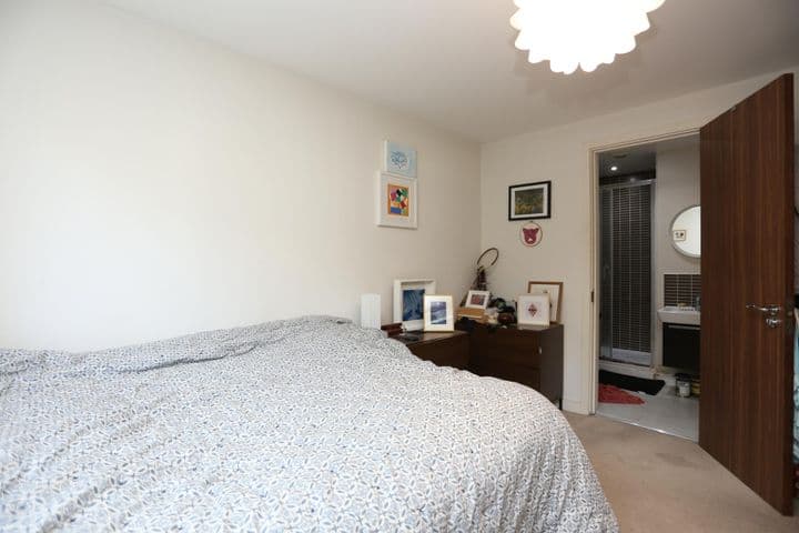 2 bedrooms apartment for sale in London, United Kingdom - Image 9