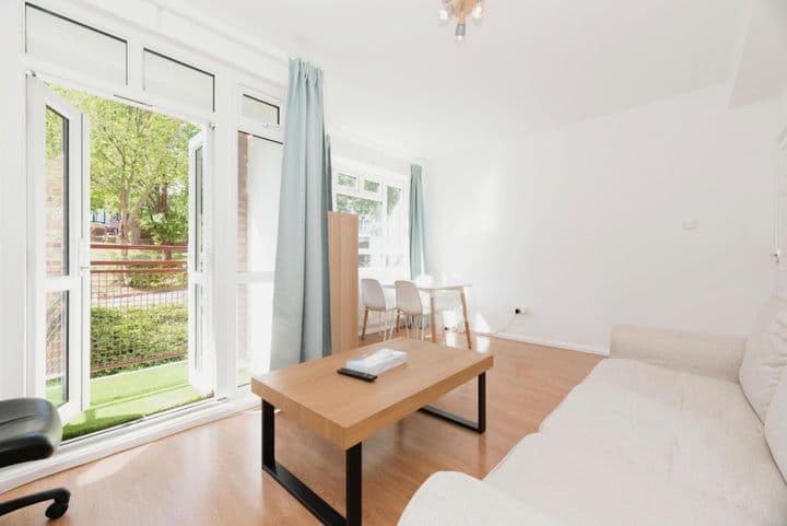 2 bedrooms apartment for sale in London, United Kingdom - Image 10