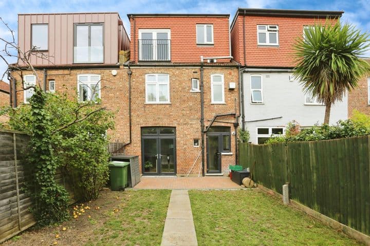 4 bedrooms house for sale in London, United Kingdom - Image 3