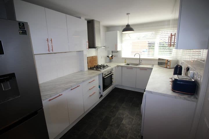 2 bedrooms house for sale in Uxbridge, United Kingdom - Image 3