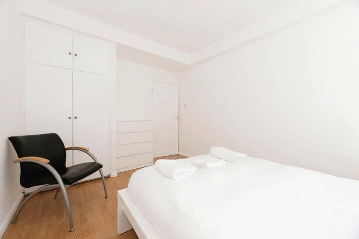 2 bedrooms apartment for sale in London, United Kingdom - Image 7