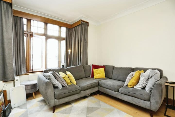 4 bedrooms house for sale in London, United Kingdom - Image 5