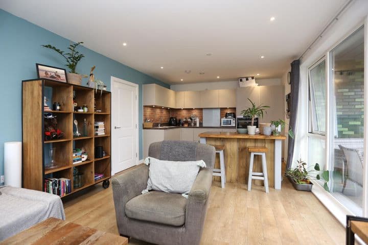 2 bedrooms apartment for sale in London, United Kingdom - Image 4