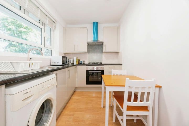 2 bedrooms apartment for sale in London, United Kingdom - Image 2