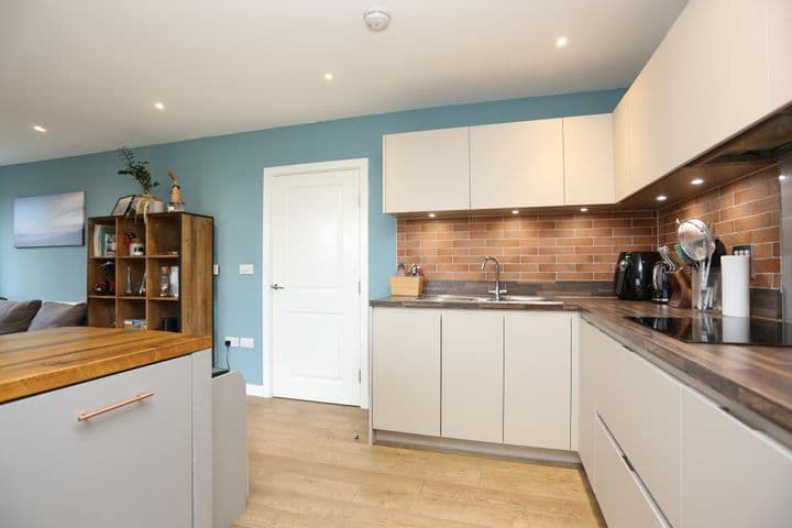 2 bedrooms apartment for sale in London, United Kingdom - Image 3