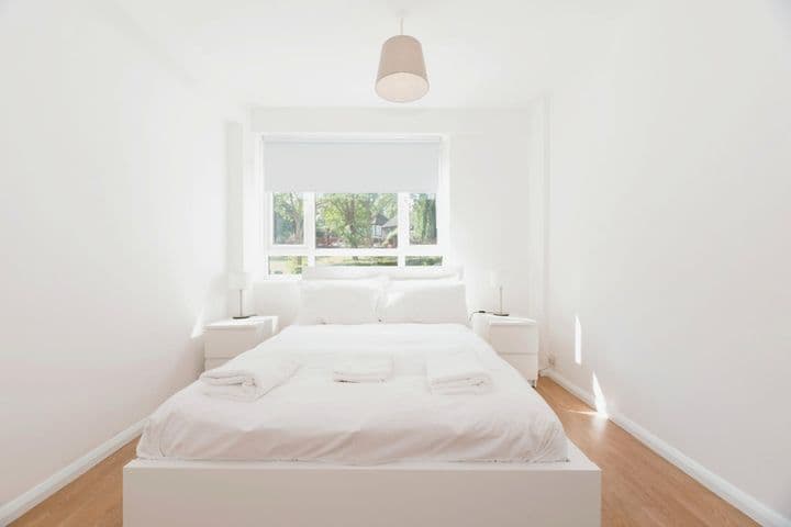 2 bedrooms apartment for sale in London, United Kingdom - Image 6