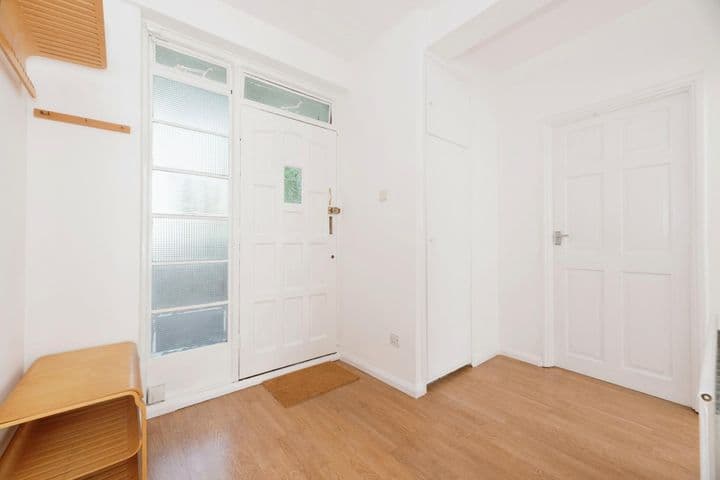 2 bedrooms apartment for sale in London, United Kingdom - Image 8