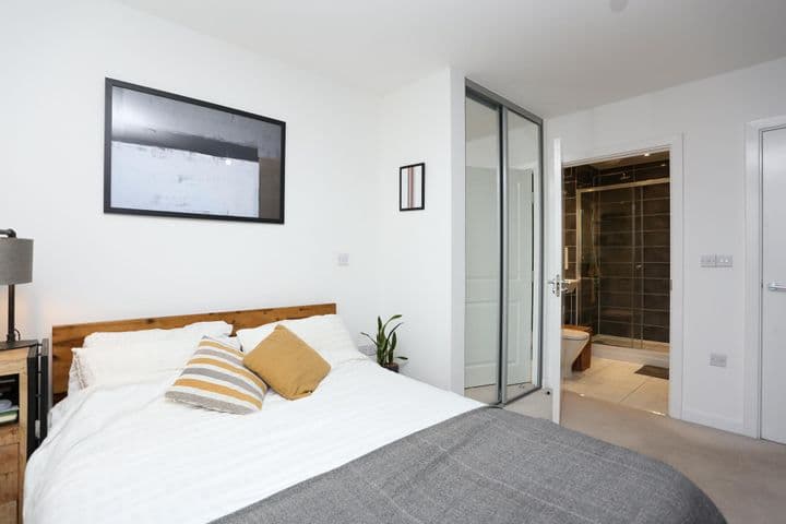 2 bedrooms apartment for sale in London, United Kingdom - Image 9