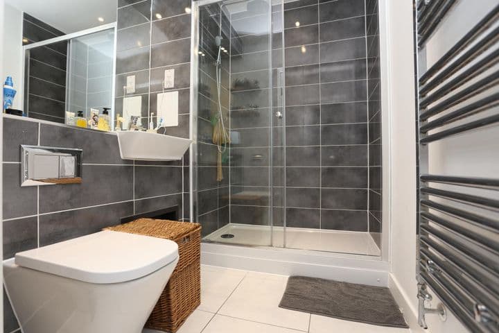 2 bedrooms apartment for sale in London, United Kingdom - Image 10