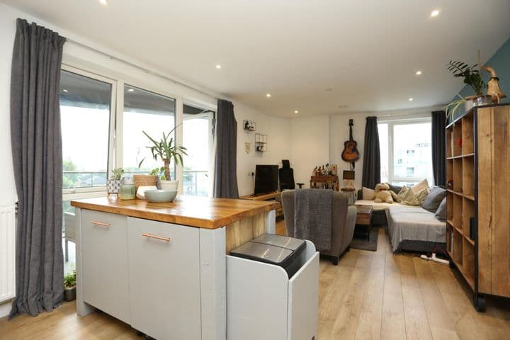 2 bedrooms apartment for sale in London, United Kingdom - Image 6