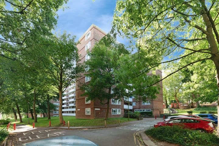 2 bedrooms apartment for sale in London, United Kingdom - Image 3