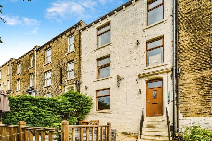 3 bedrooms house for sale in Sowerby Bridge, United Kingdom - Image 2