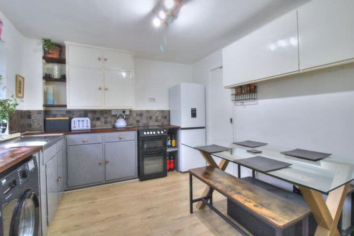 2 bedrooms house for sale in Basildon, United Kingdom - Image 5