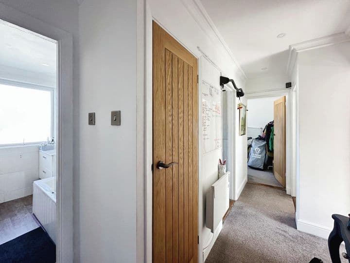 2 bedrooms apartment for sale in Portsmouth, United Kingdom - Image 8