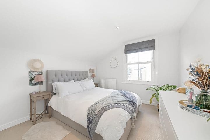 1 bedroom apartment for sale in London, United Kingdom - Image 6