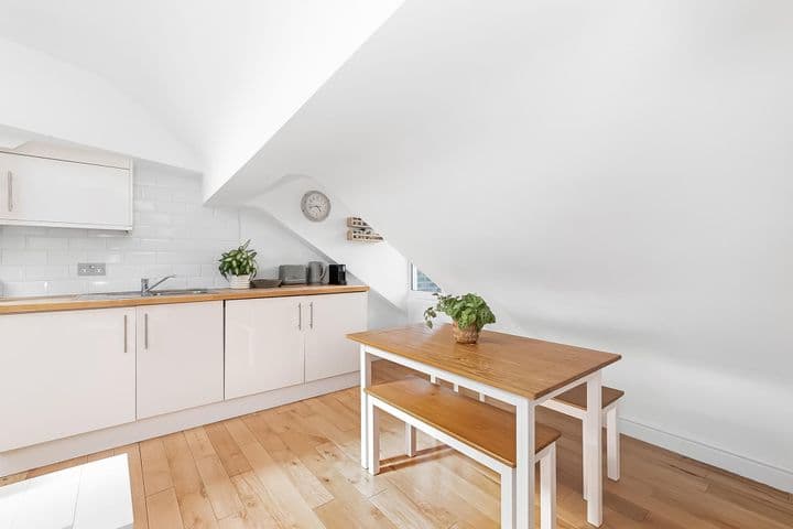 1 bedroom apartment for sale in London, United Kingdom - Image 12