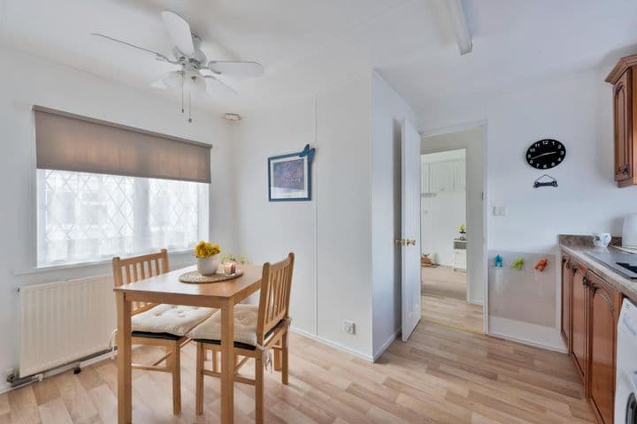 2 bedrooms other for sale in Worcester Park, United Kingdom - Image 8