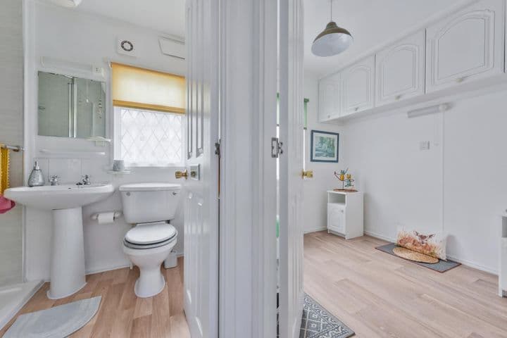 2 bedrooms other for sale in Worcester Park, United Kingdom - Image 12