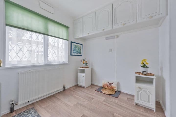 2 bedrooms other for sale in Worcester Park, United Kingdom - Image 10