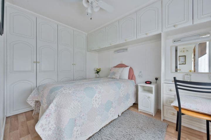 2 bedrooms other for sale in Worcester Park, United Kingdom - Image 9