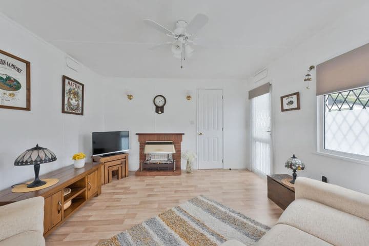 2 bedrooms other for sale in Worcester Park, United Kingdom - Image 6