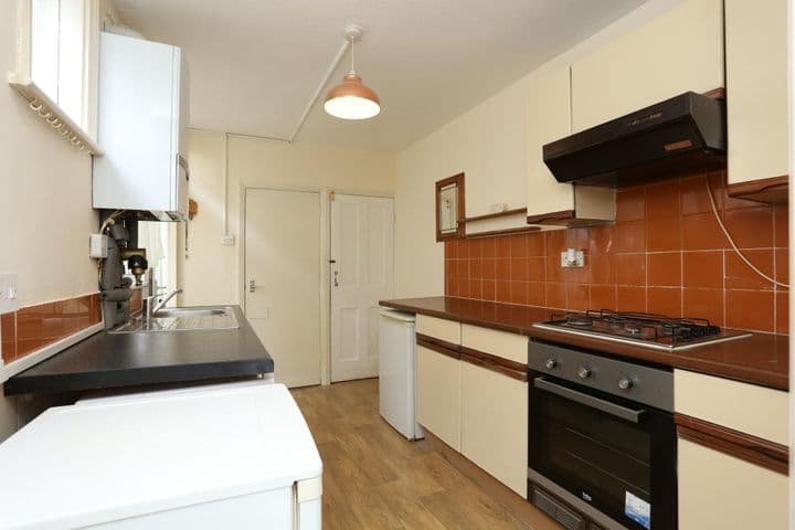 1 bedroom apartment for sale in London, United Kingdom - Image 6