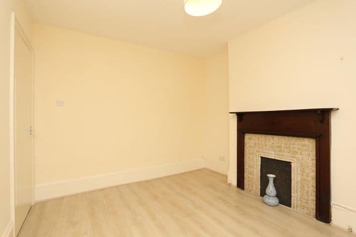 1 bedroom apartment for sale in London, United Kingdom - Image 7