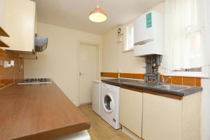 1 bedroom apartment for sale in London, United Kingdom - Image 9