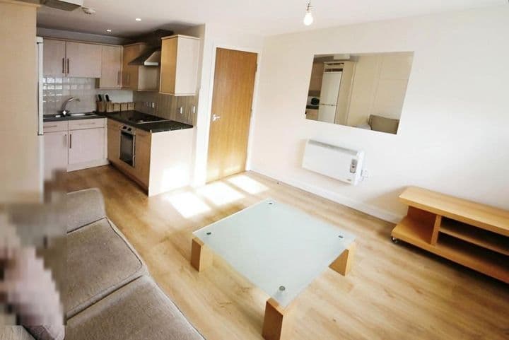 2 bedrooms apartment for sale in Leeds, United Kingdom - Image 11