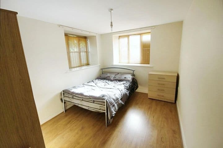 2 bedrooms apartment for sale in Leeds, United Kingdom - Image 9