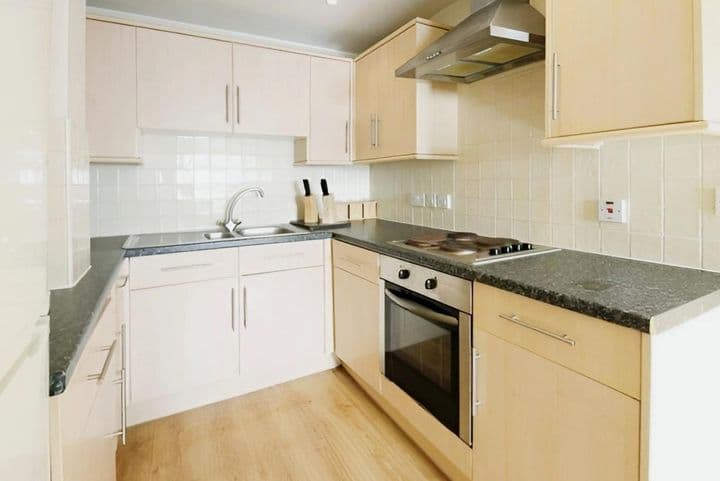 2 bedrooms apartment for sale in Leeds, United Kingdom - Image 2