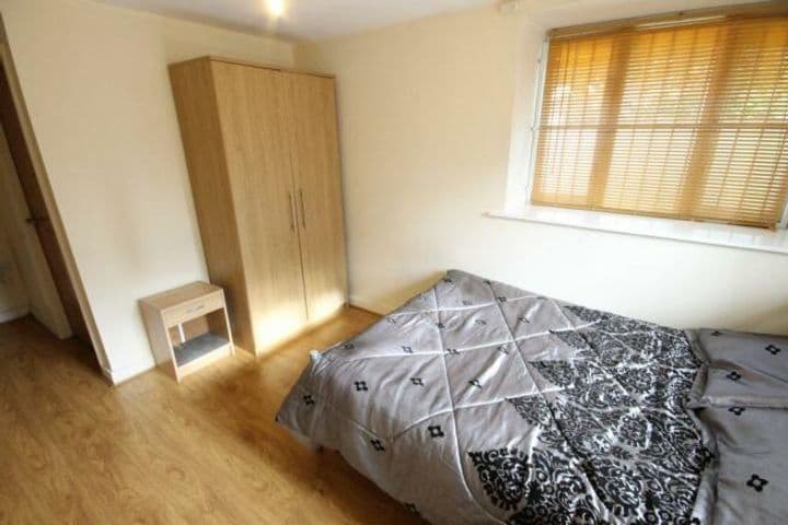 2 bedrooms apartment for sale in Leeds, United Kingdom - Image 12