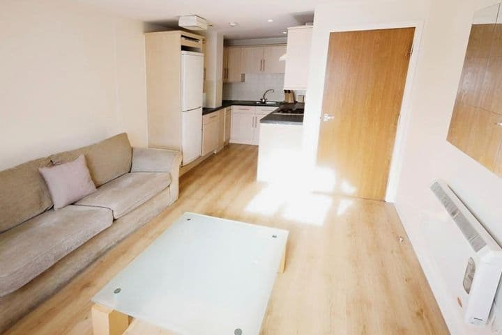 2 bedrooms apartment for sale in Leeds, United Kingdom - Image 3