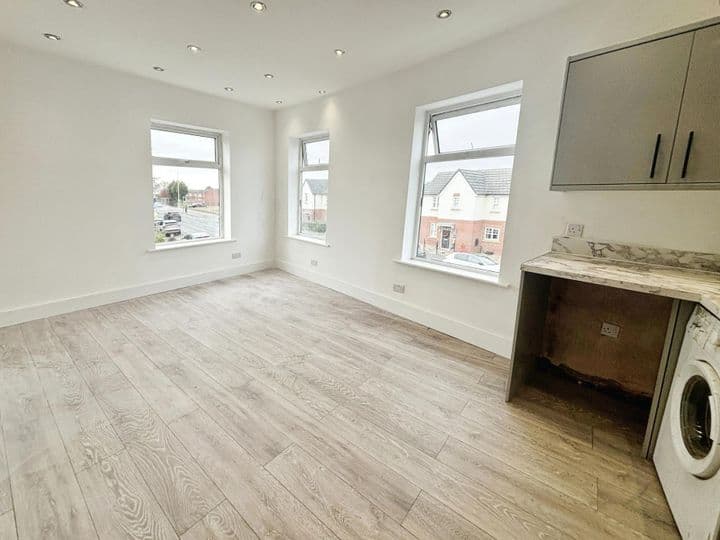 2 bedrooms apartment for sale in Birkenhead, United Kingdom - Image 3